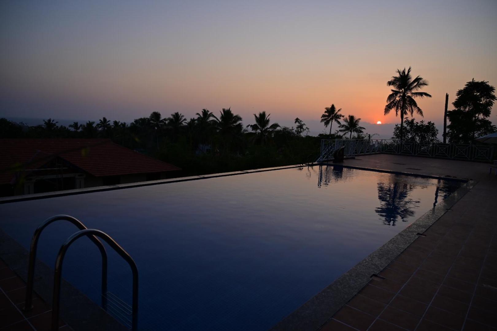 טריואנדרום Aadisaktthi Leisure Resort, Kovalam מראה חיצוני תמונה