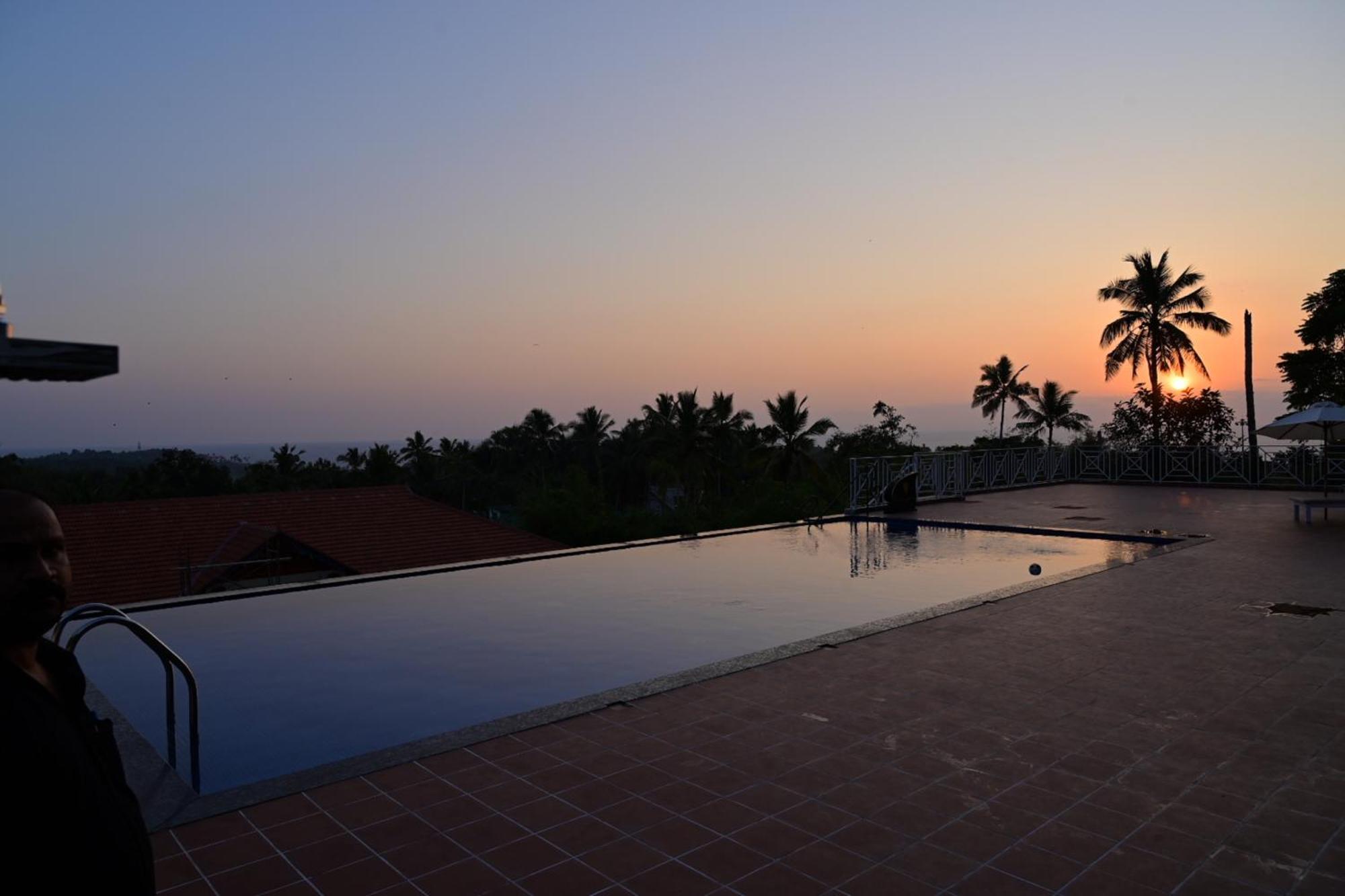 טריואנדרום Aadisaktthi Leisure Resort, Kovalam מראה חיצוני תמונה