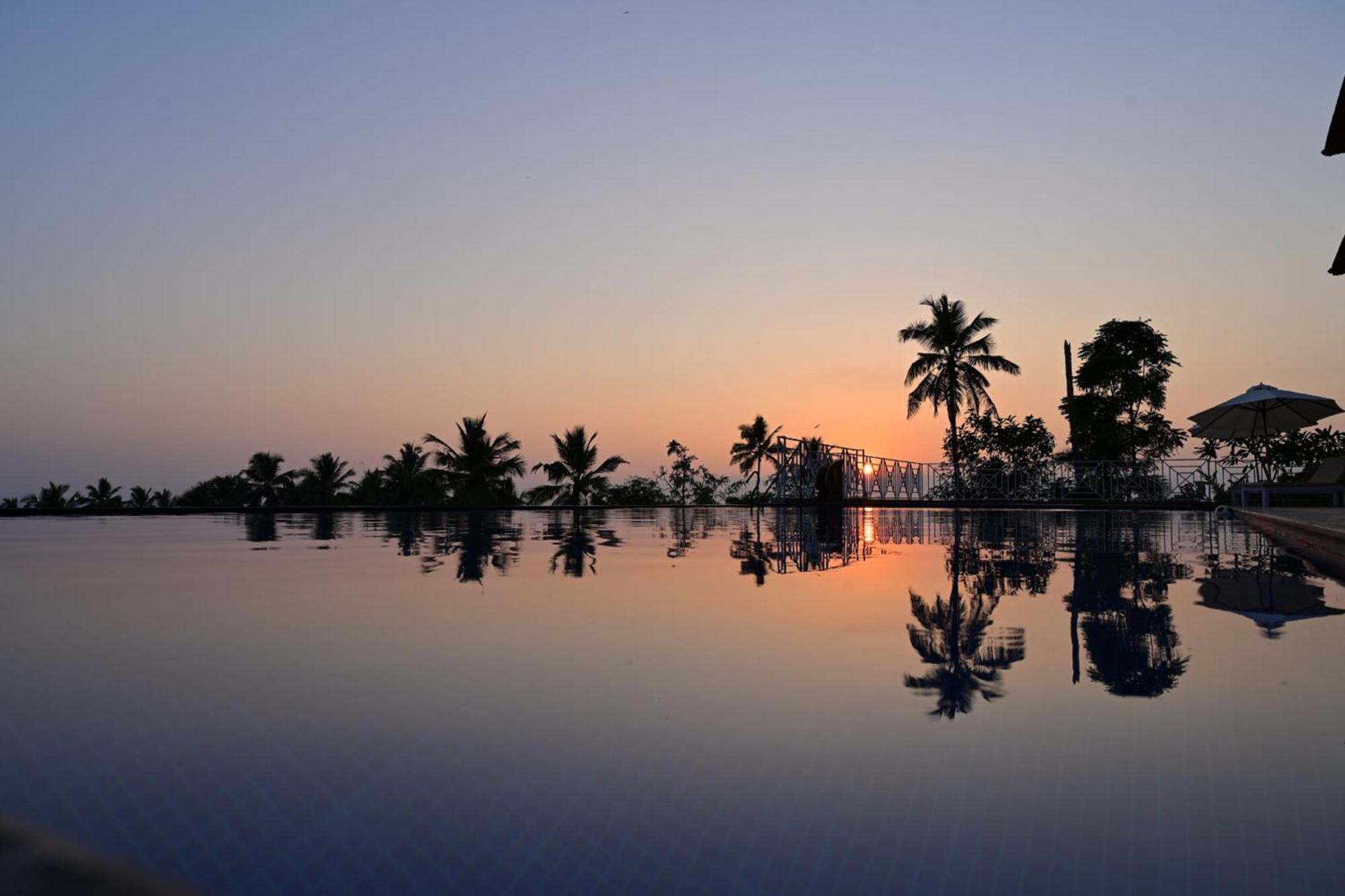 טריואנדרום Aadisaktthi Leisure Resort, Kovalam מראה חיצוני תמונה